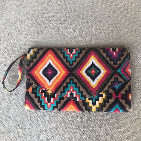 Handbags - NWT Envelope Clutch w/ Wristlet Geometric